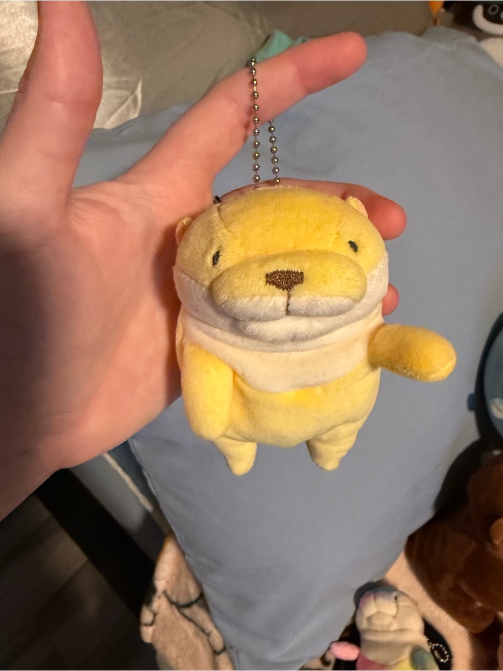 Yellow Plush Keychain otter - shinada global